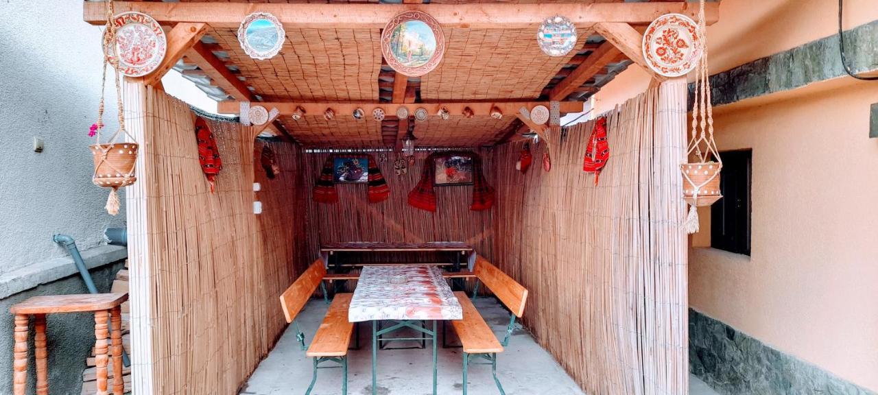 Pensiunea Casa Andreea Novaci-Străini Extérieur photo